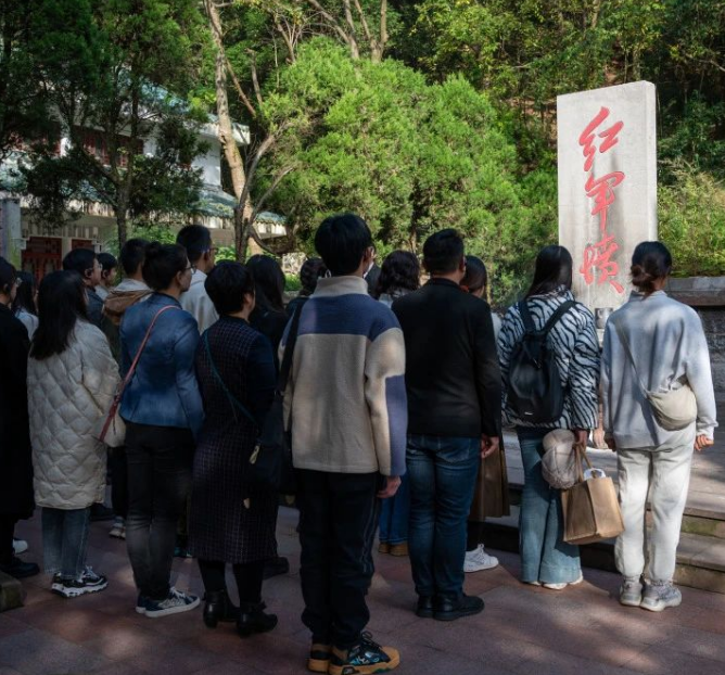 昆明理工大学研工部组织研究生骨干赴遵义开展红色教育活动